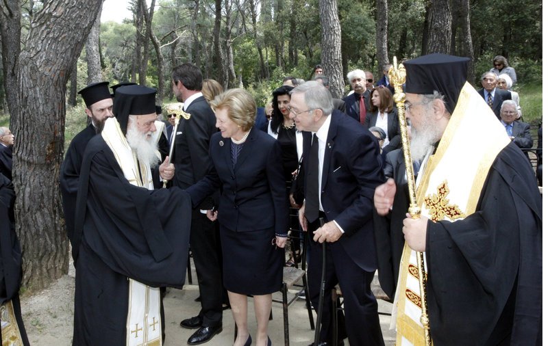 Ο Ιερώνυμος τέλεσε τρισάγιο στους βασιλικούς τάφους στο Τατόι -Παρών και ο Κωνσταντίνος [βίντεο] | iefimerida.gr 14