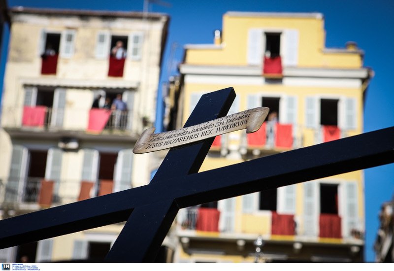 Μεσημέρι ξεκινούν οι Επιτάφιοι στην Κέρκυρα -Θα γίνουν 33 περιφορές μέσα στην πόλη [εικόνες] | iefimerida.gr 4