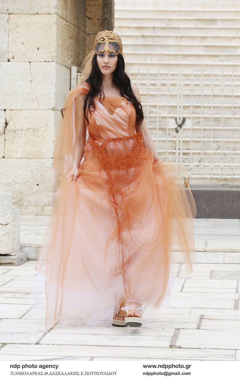 Νέος έρωτας στον εφοπλιστικό κόσμο: Ο γιος του Τσαβλίρη ερωτευμένος με την Ελληνίδα «Αντζελίνα Τζολί» [εικόνες] | iefimerida.gr 0