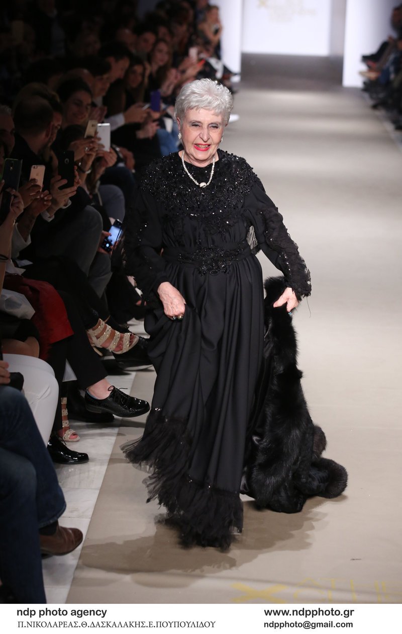 Η «Θεοπούλα» ανέβηκε στην πασαρέλα στα 79 της! [εικόνες] | iefimerida.gr 1