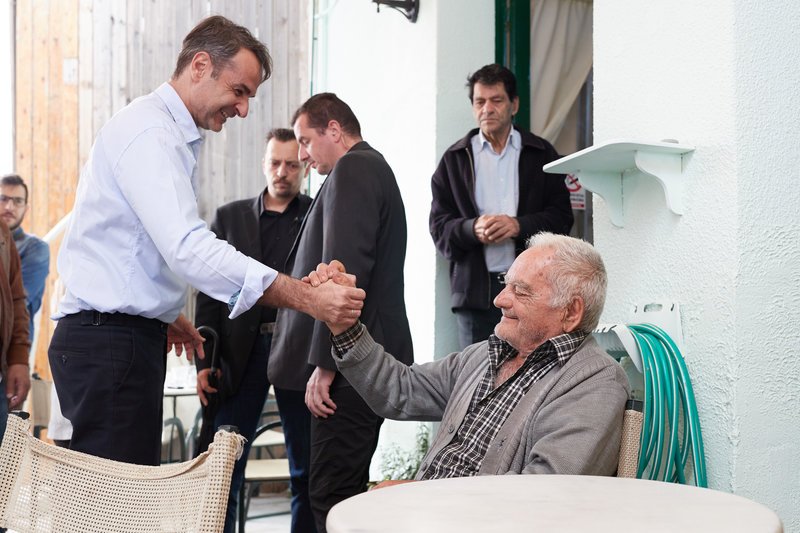 Στη Νεάπολη Λακωνίας ο Μητσοτάκης -Εκανε βόλτα στην παραλία, συνομίλησε με κατοίκους [εικόνες] | iefimerida.gr 5