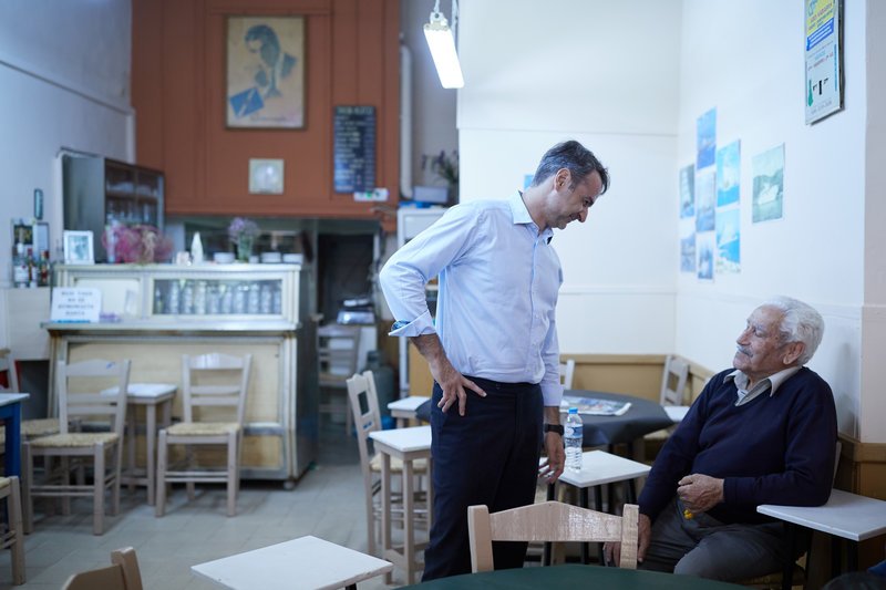 Στη Νεάπολη Λακωνίας ο Μητσοτάκης -Εκανε βόλτα στην παραλία, συνομίλησε με κατοίκους [εικόνες] | iefimerida.gr 7