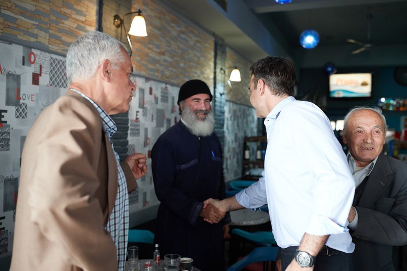 Στη Νεάπολη Λακωνίας ο Μητσοτάκης -Εκανε βόλτα στην παραλία, συνομίλησε με κατοίκους [εικόνες] | iefimerida.gr 8