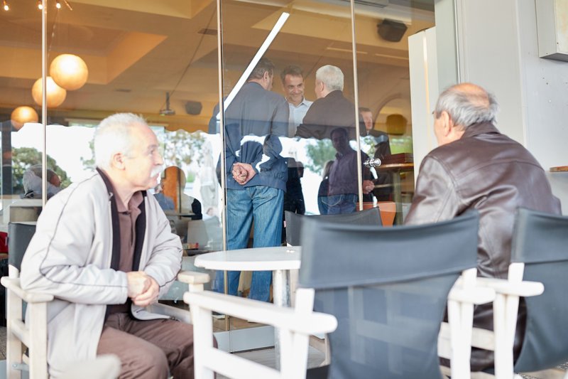 Στη Νεάπολη Λακωνίας ο Μητσοτάκης -Εκανε βόλτα στην παραλία, συνομίλησε με κατοίκους [εικόνες] | iefimerida.gr 15