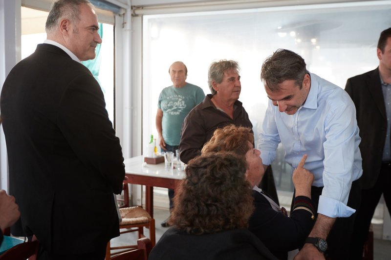 Στη Νεάπολη Λακωνίας ο Μητσοτάκης -Εκανε βόλτα στην παραλία, συνομίλησε με κατοίκους [εικόνες] | iefimerida.gr 13