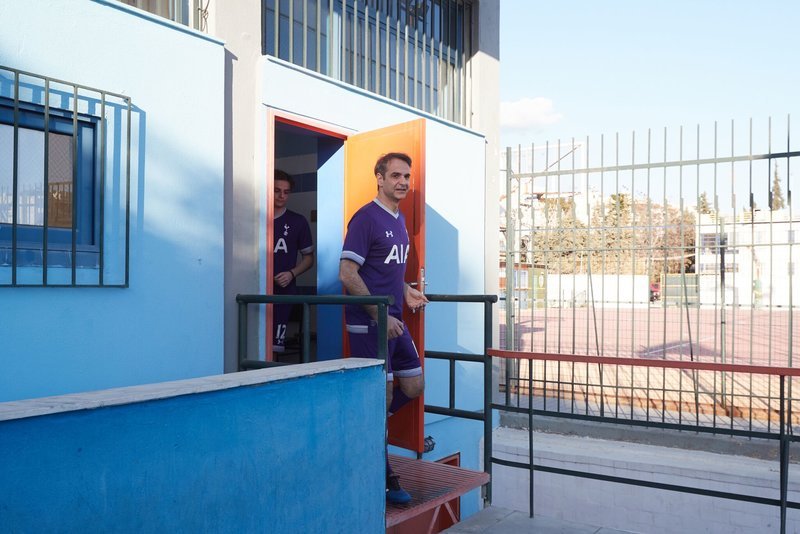 Η ΝΔ έπαιξε μπάλα με ομάδα Ρομά -Δύο γκολ σημείωσε ο Μητσοτάκης [εικόνες] | iefimerida.gr 0