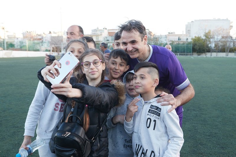 Η ΝΔ έπαιξε μπάλα με ομάδα Ρομά -Δύο γκολ σημείωσε ο Μητσοτάκης [εικόνες] | iefimerida.gr 7