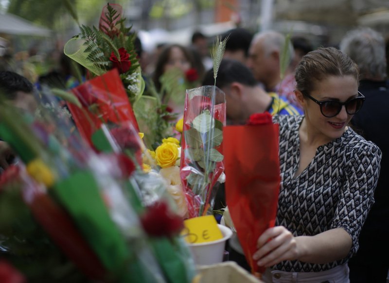 Παγκόσμια Ημέρα βιβλίου -Κάτι σαν τον Αγιο Βαλεντίνο για τους Ισπανούς [εικόνες] | iefimerida.gr 1