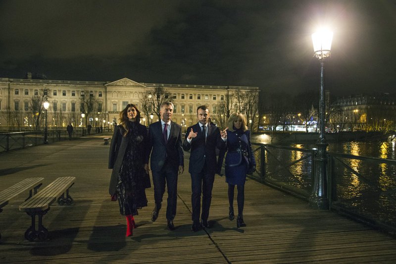 Ποια Μελάνια και ποια Μπριζίτ -Αυτή είναι η πιο μοδάτη Πρώτη Κυρία, ντύθηκε σαν fashion blogger [εικόνες] | iefimerida.gr 1