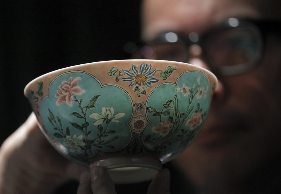 Το περίφημο μπολ του 1700 που πωλήθηκε για 25 εκατ. ευρώ -Υπάρχουν μόνο 3 [εικόνες] | iefimerida.gr 1