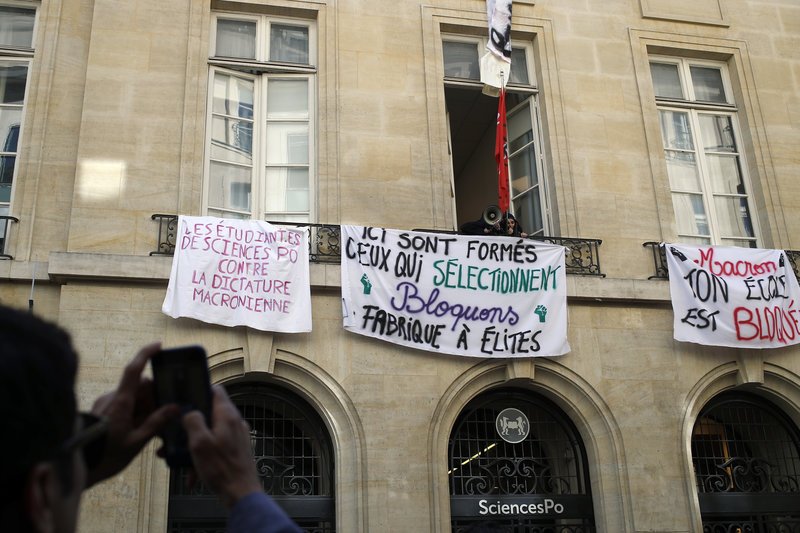 Αναβρασμός στη Γαλλία: Συνεχίζεται η απεργία των σιδηροδρομικών, υπό κατάληψη σχολές και πανεπιστήμια [εικόνες] | iefimerida.gr 2