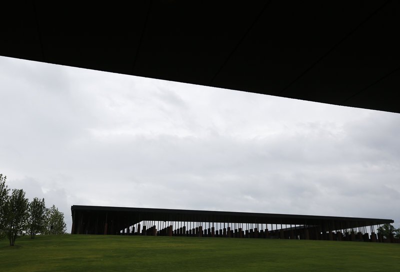 Το πρώτο μνημείο για μαύρους -Θύματα λιντσαρίσματος του 19ου και του 20ού αιώνα [εικόνες] | iefimerida.gr 4