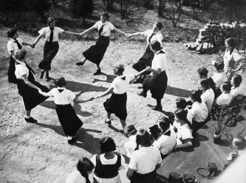 Σεξουαλικά όργια με ανήλικες στις συναντήσεις της Χιτλερικής Νεολαίας – τι αποκαλύπτει νέα έκθεση στη Γερμανία | iefimerida.gr 1