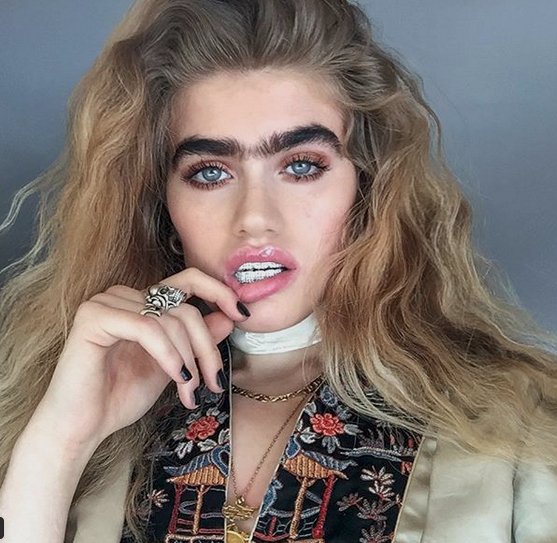 Ξένα γυναικεία περιοδικά ασχολούνται με την Ελληνοκύπρια που άφησε τα... φρύδια της να ενωθούν! [εικόνες] | iefimerida.gr 1