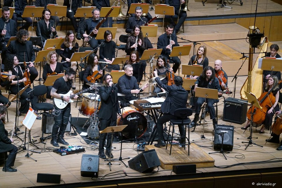 Η Καμεράτα και ο Χρήστος Μάστορας παίζουν David Bowie και Deep Purple στο Μέγαρο [βίντεο] | iefimerida.gr 0