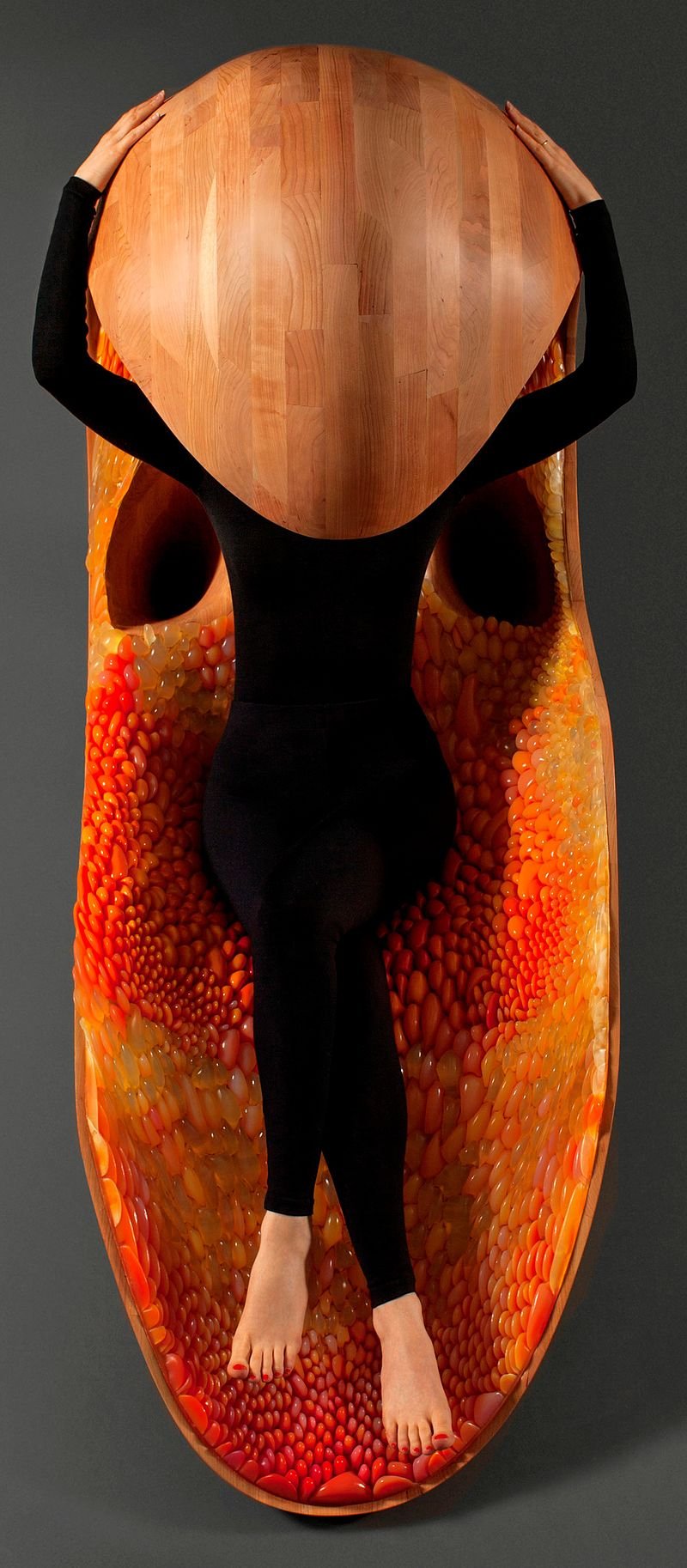 Η σύντροφος του Μπραντ Πιτ έχει σχεδιάσει αυτή τη ντιζαϊνάτη καρέκλα -Ετσι την ερωτεύτηκε [εικόνες] | iefimerida.gr 3