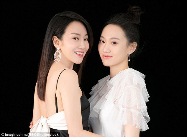 Η 47χρονη Κινέζα που μοιάζει με 20άρα και κάνει τους πάντες να απορούν [εικόνες] | iefimerida.gr 0