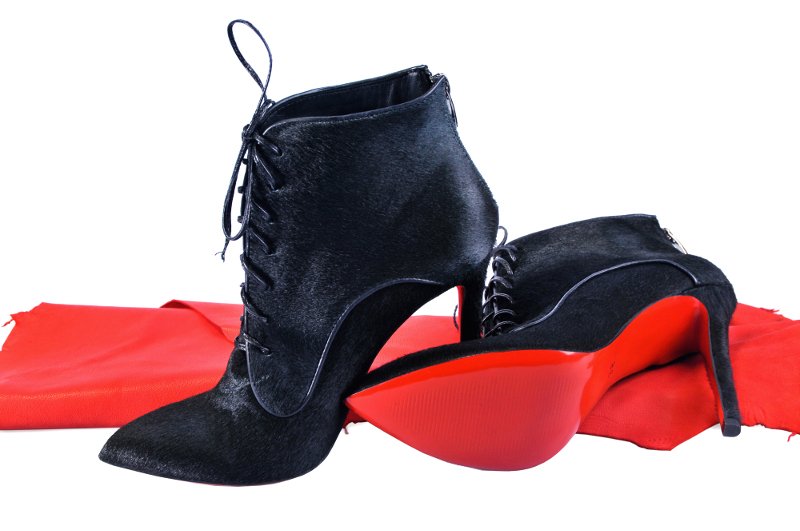 Η απίστευτη ιστορία πίσω από τις κόκκινες σόλες των Christian Louboutin παπουτσιών [εικόνες] | iefimerida.gr 0