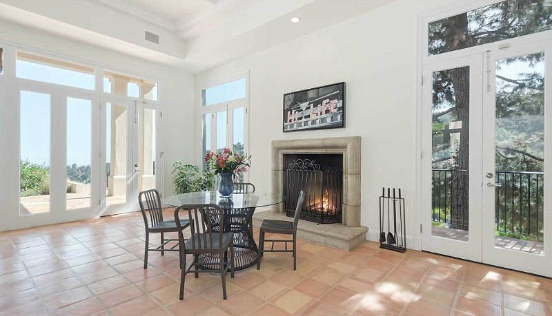 Η Σάρλοτ από το Sex and The City αγόρασε το σπίτι που θα ζήλευε και η Κάρι Μπράντσο -Πολυτελές αλλά απλό, καθόλου κιτς [εικόνες] | iefimerida.gr 5