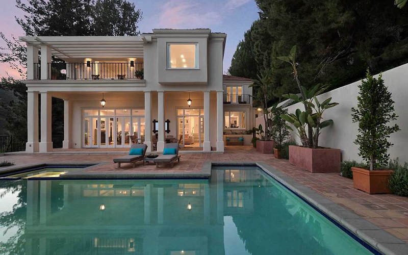 Η Σάρλοτ από το Sex and The City αγόρασε το σπίτι που θα ζήλευε και η Κάρι Μπράντσο -Πολυτελές αλλά απλό, καθόλου κιτς [εικόνες] | iefimerida.gr 3