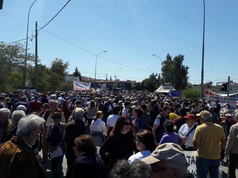 Διαμαρτυρία για τα διόδια στη Βαρυμπόμπη -Λαφαζάνης: Λέμε ένα μεγάλο «όχι» [εικόνες] | iefimerida.gr 2