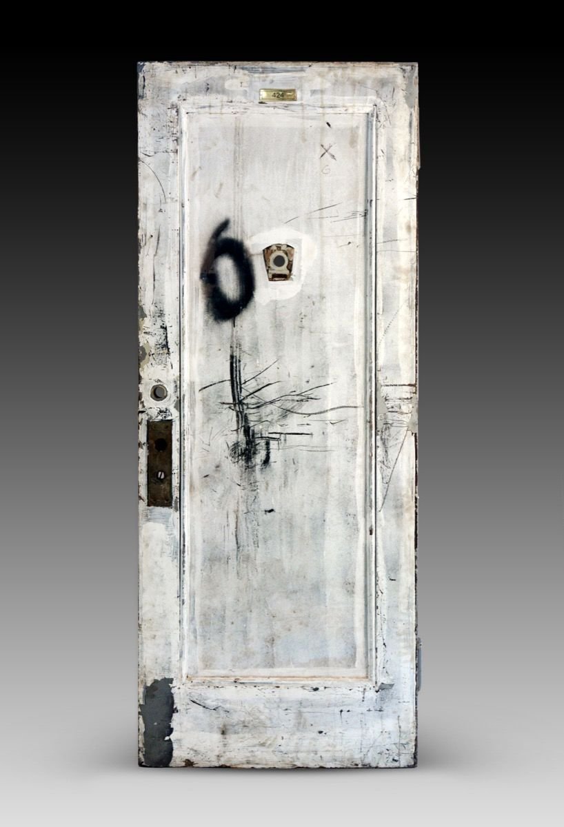 Αστεγος διέσωσε 22 παλιές πόρτες του θρυλικού Chelsea Hotel [εικόνες]  | iefimerida.gr 3