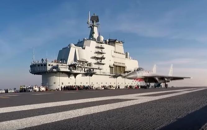 Επίδειξη της ναυτικής ισχύος της Κίνας έκανε ο Σι Τζινπίνγκ – επιθέωρησε στόλο 48 πλοίων [εικόνες & βίντεο]   | iefimerida.gr 3