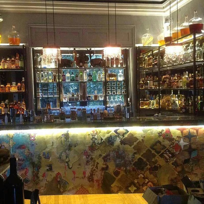 Βγαίνουμε για ποτό στα 8 μπαρ της Αθήνας που πήραν έξτρα διάκριση -Τέλεια κοκτέιλ, ψαγμένη διακόσμηση [εικόνες] | iefimerida.gr 15