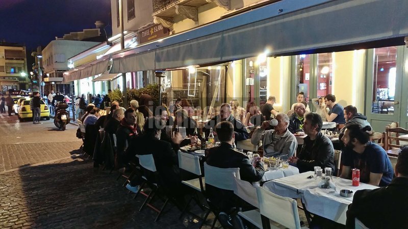 Σουβλάκια και κοψίδια έτρωγε την ώρα του Επιταφίου η Ενωση Αθέων [βίντεο] | iefimerida.gr 3