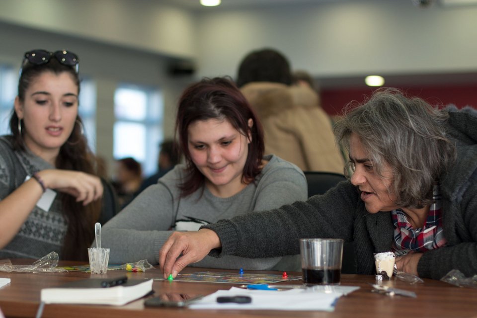 Πώς το παιχνίδι βοηθά τα άτομα που πάσχουν από άνοια [εικόνες & βίντεο] | iefimerida.gr 1
