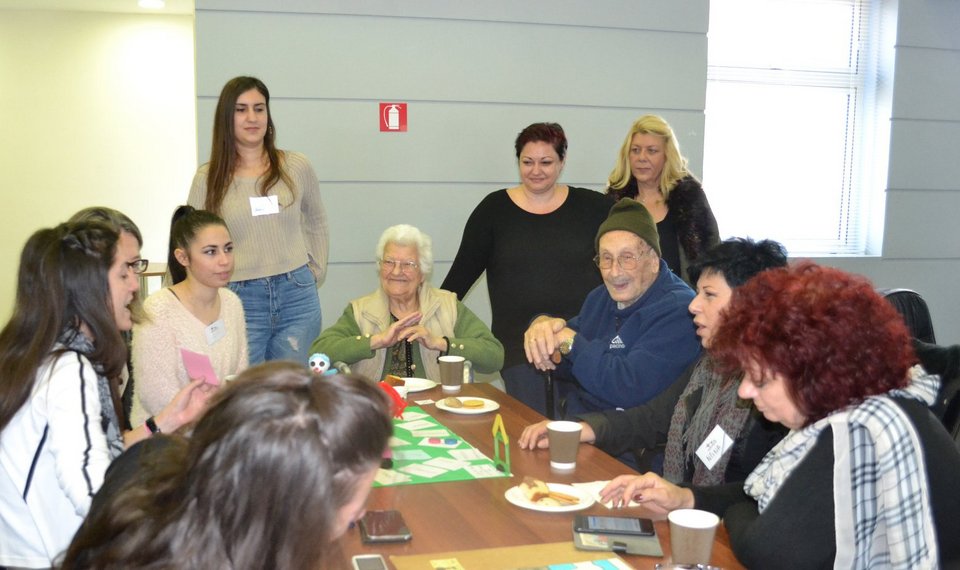 Πώς το παιχνίδι βοηθά τα άτομα που πάσχουν από άνοια [εικόνες & βίντεο] | iefimerida.gr 0