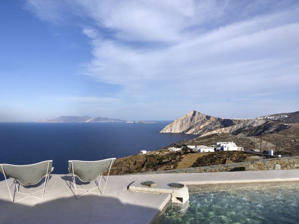 Αυτό το σπίτι στη Φολέγανδρο, με τη θέα στο απέραντο γαλάζιο, το εκθείασαν και οι Financial Times! [εικόνες] | iefimerida.gr 4