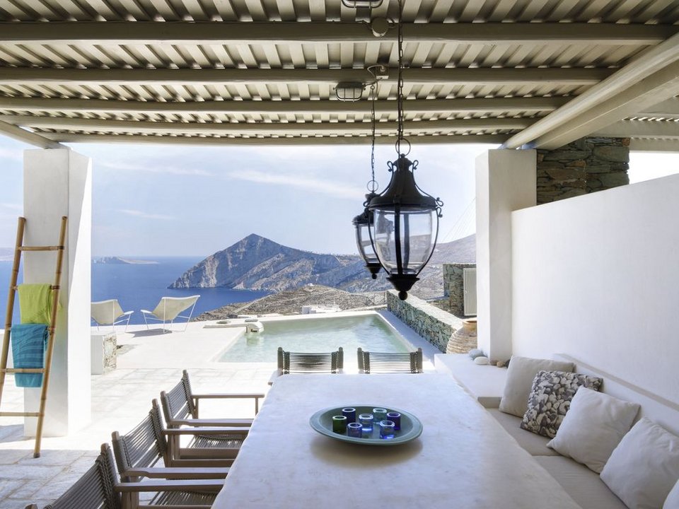 Αυτό το σπίτι στη Φολέγανδρο, με τη θέα στο απέραντο γαλάζιο, το εκθείασαν και οι Financial Times! [εικόνες] | iefimerida.gr 6