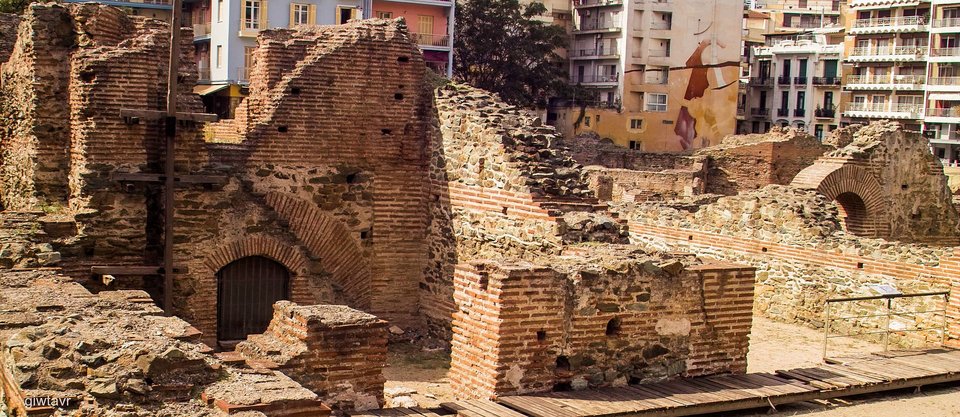 Τα Ανάκτορα του Γαλέριου είναι ένα επιβλητικό κτιριακό συγκρότημα που αποτελεί τμήμα του Γαλεριανού συγκροτήματος και βρίσκεται στο κέντρο της Θεσσαλονίκης. Χτίστηκε ως συγκρότημα ανακτόρων του Ρωμαίου αυτοκράτορα Γαλέριου κατά την περίοδο της Ρωμαϊκής «Τετραρχίας»