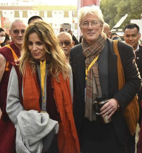 Γαμπρός για 3η φορά ο Ρίτσαρντ Γκιρ -Ο 68χρονος παντρεύτηκε την 35χρονη αγαπημένη του [εικόνες] | iefimerida.gr 3