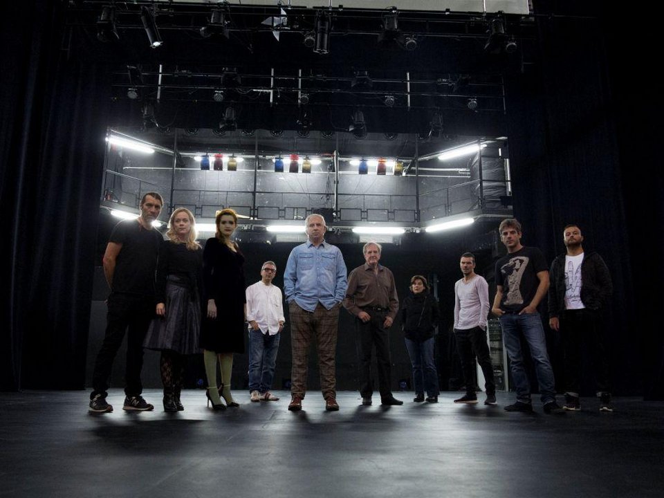 Ενα δυνατό καστ επί σκηνής βάζει στοίχημα με τον «Ηλίθιο» του Ντοστογιέφσκι [βίντεο] | iefimerida.gr 0