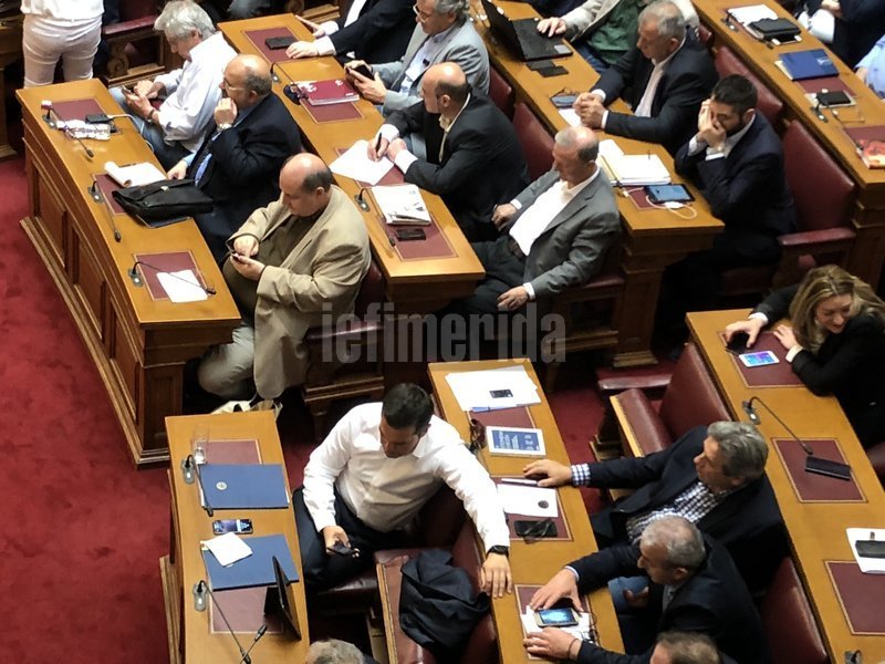 Τριπλό «αντάρτικο» από βουλευτές ΣΥΡΙΖΑ -Πονοκέφαλος στο Μαξίμου | iefimerida.gr 1