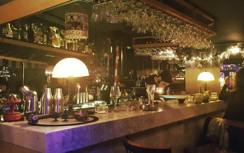 Βγαίνουμε για ποτό στα 8 μπαρ της Αθήνας που πήραν έξτρα διάκριση -Τέλεια κοκτέιλ, ψαγμένη διακόσμηση [εικόνες] | iefimerida.gr 18