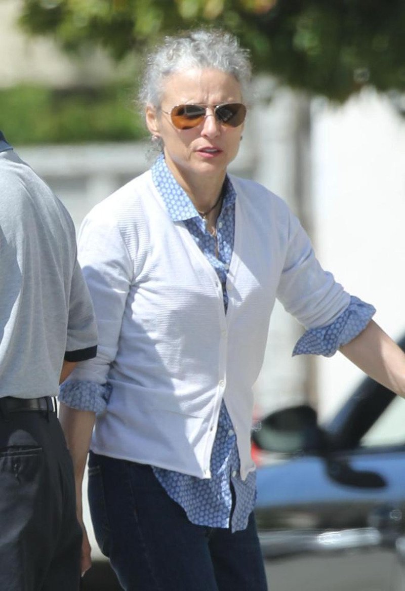 Αγνώριστη η διάσημη ηθοποιός Τζούλια Λούις Ντρέιφους [εικόνες] | iefimerida.gr 0