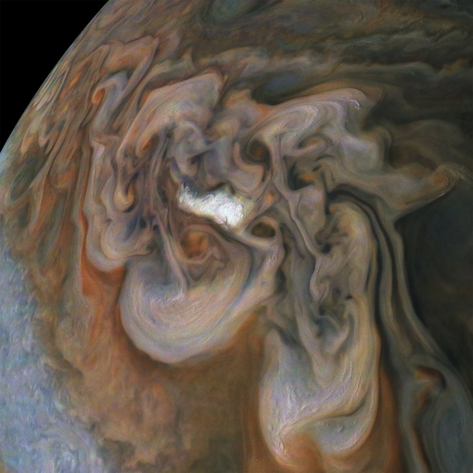 Νέες φωτογραφίες του Δία όπως δεν τον έχετε ξαναδεί [εικόνες]  | iefimerida.gr 1