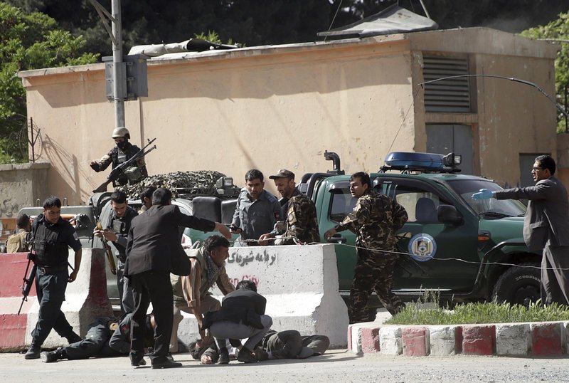 Το ISIS ανέλαβε την ευθύνη για τη φονική επίθεση στην Καμπούλ -Στους 21 οι νεκροί | iefimerida.gr 0