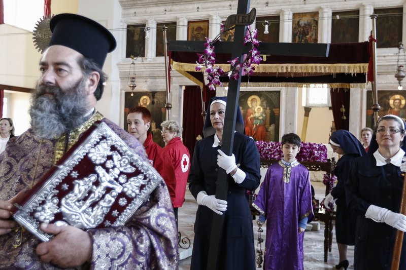  Κέρκυρα: Περιφορά του Επιταφίου μέσα στο Παλιό Φρούριο [εικόνες] | iefimerida.gr 1