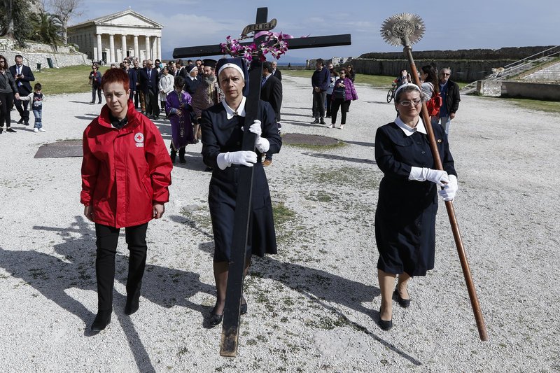  Κέρκυρα: Περιφορά του Επιταφίου μέσα στο Παλιό Φρούριο [εικόνες] | iefimerida.gr 6