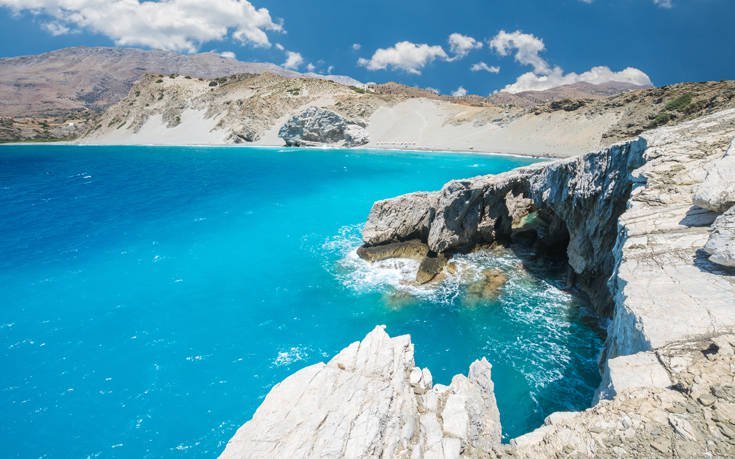 Η άγνωστη παραλία στην Κρήτη με το άγριο τοπίο -Τεράστιοι αμμόλοφοι, εξωτικές θαλασσοσπηλιές [εικόνες] | iefimerida.gr 3