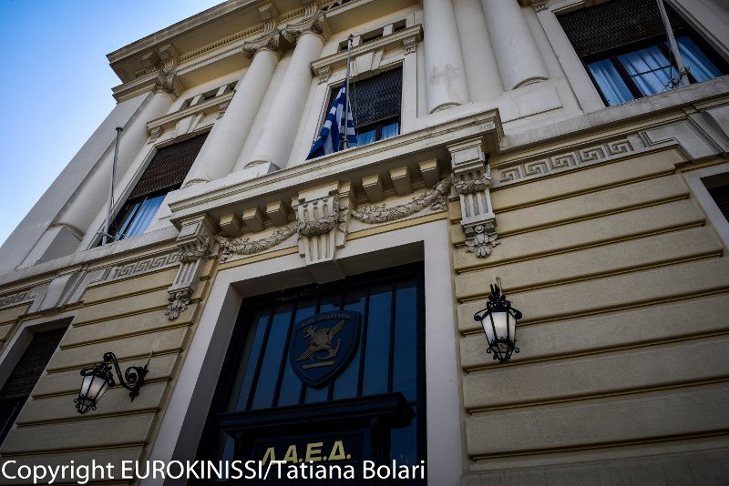 Υπ. Αμυνας: Μεσίστια η ελληνική σημαία σε ένδειξη πένθους για τον άτυχο σμηναγό [εικόνες] | iefimerida.gr 1