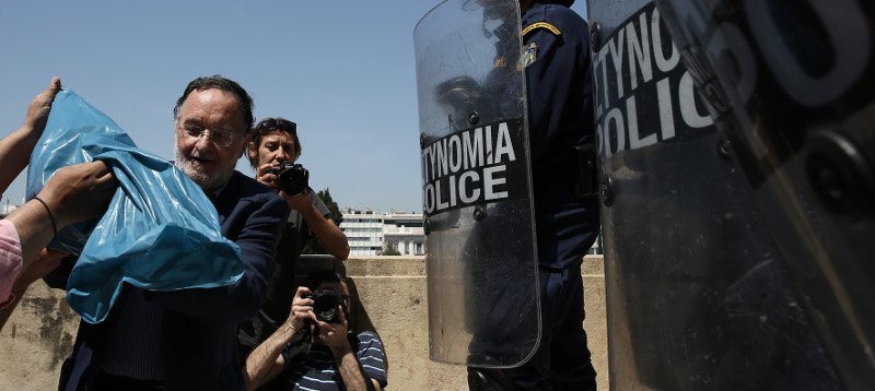 Με λιγνίτη στον Αγνωστο Στρατιώτη, κρεμάλες & πανό οι 3 πορείες στο κέντρο | iefimerida.gr 0