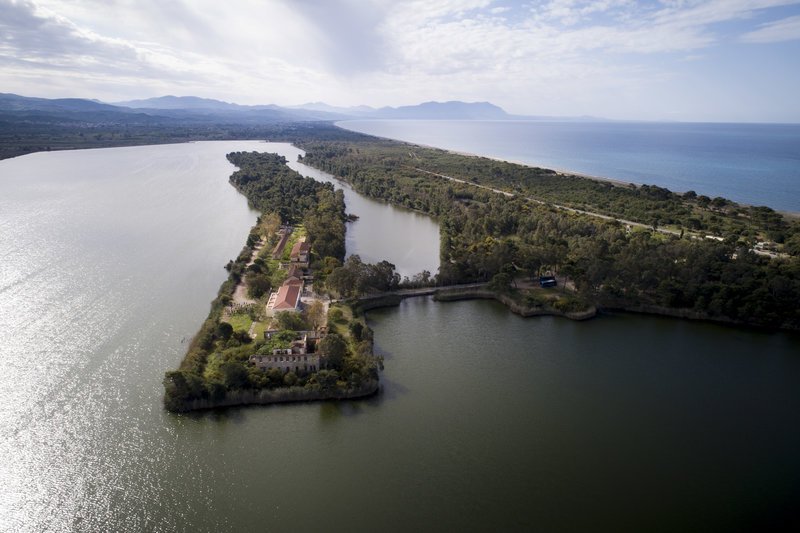 Λίμνη Καϊάφα: Δημιουργήθηκε τον 6ο αιώνα π.Χ. μετά από σεισμό, εγκαταλείφθηκε, αλλά παραμένει πανέμορφη [εικόνες] | iefimerida.gr 4