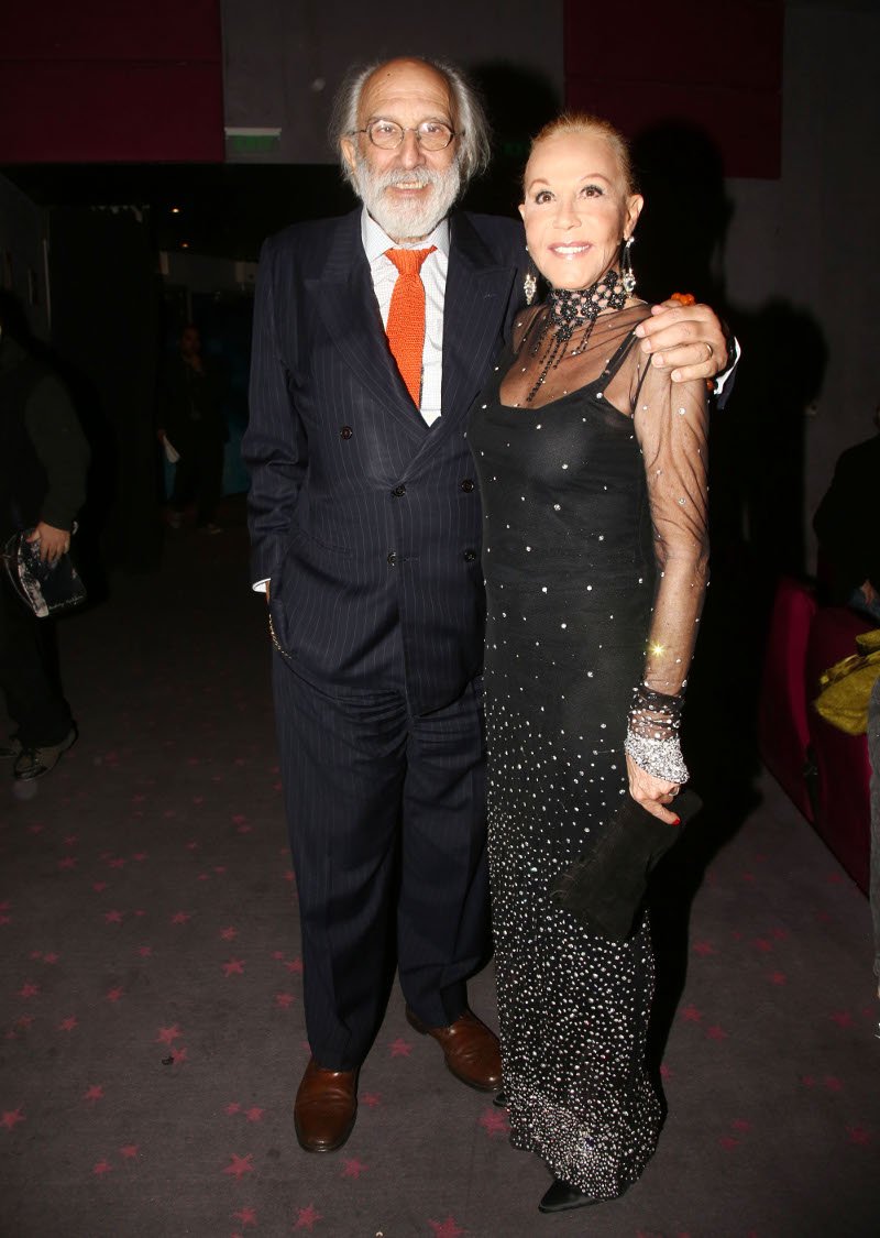 Πωλείται το εντυπωσιακό, κατάλευκο, σπίτι της Ζωής Λάσκαρη στο Πόρτο Ράφτη -Εκπληκτική θέα, κήποι όνειρο, πισίνα [εικόνες]  | iefimerida.gr 0