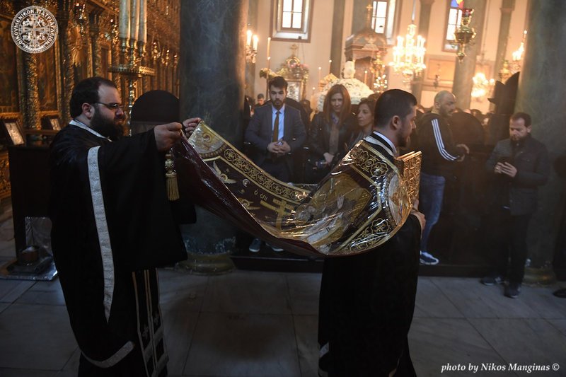 Κατάνυξη στο Φανάρι -Η Αποκαθήλωση και η ακολουθία του Επιτάφιου Θρήνου [εικόνες] | iefimerida.gr 3