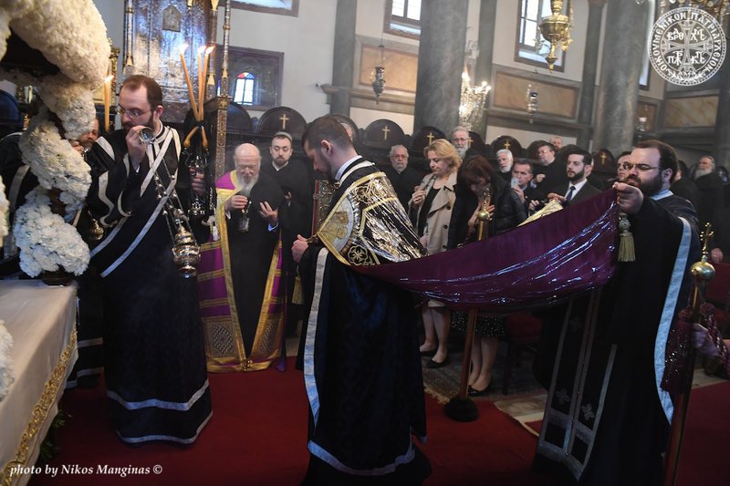 Κατάνυξη στο Φανάρι -Η Αποκαθήλωση και η ακολουθία του Επιτάφιου Θρήνου [εικόνες] | iefimerida.gr 5